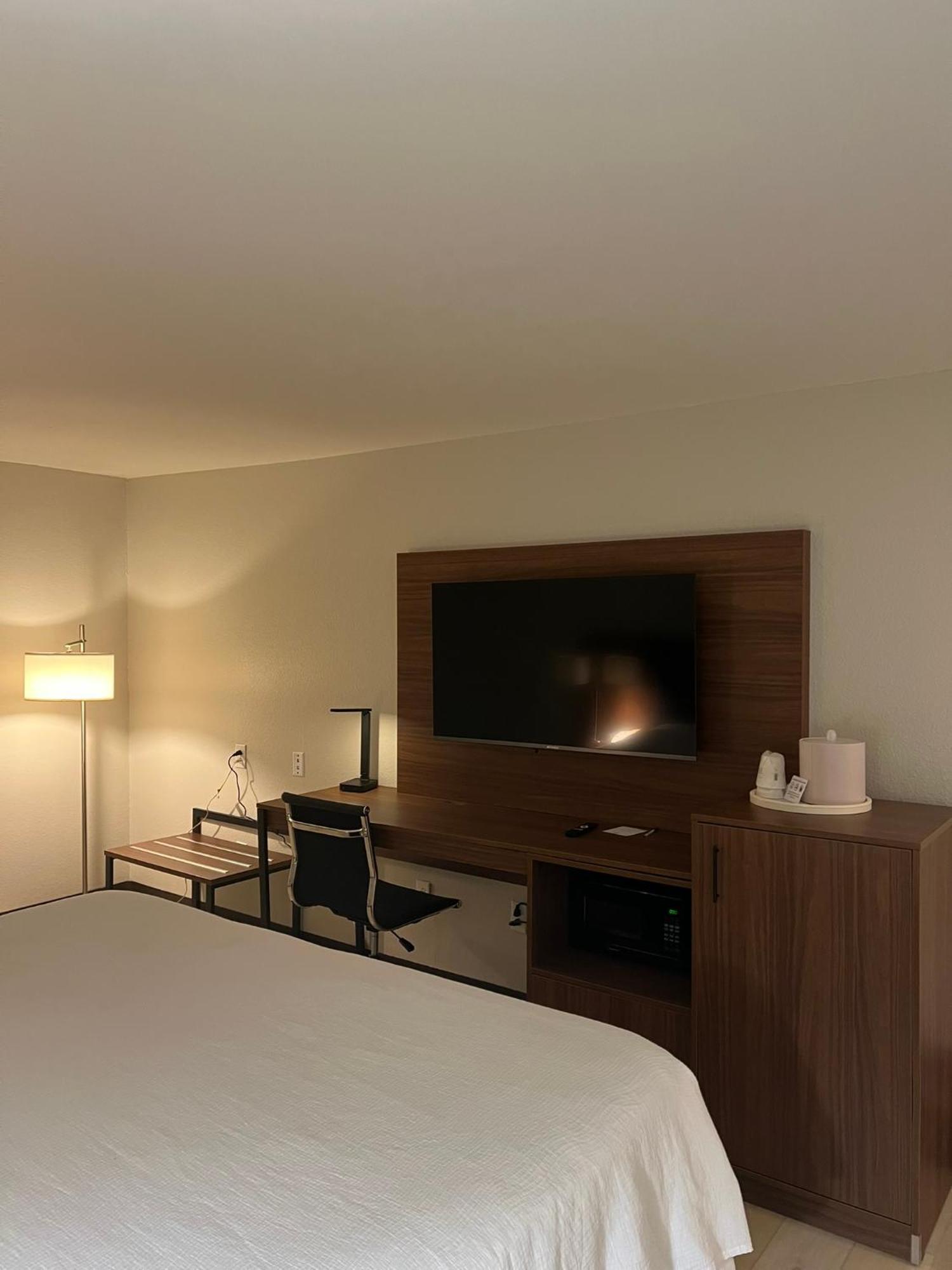 Wingate By Wyndham Dublin Near Claytor Lake State Park Exterior foto